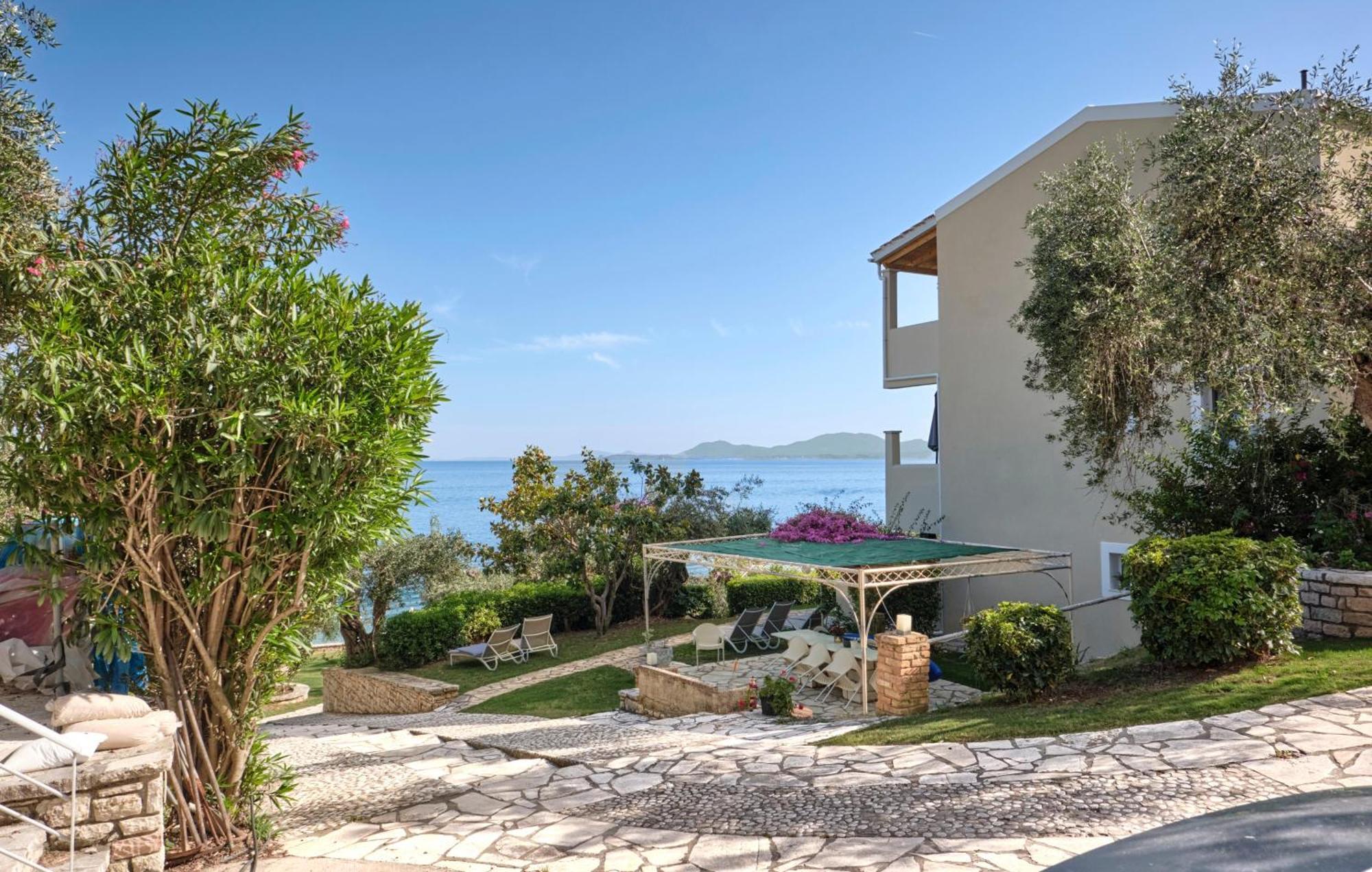 Krouzeri Beach Apartments Nisaki  Extérieur photo